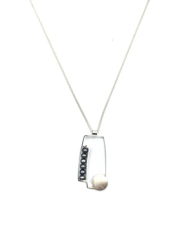 Split Rectangle With Pearls Necklace