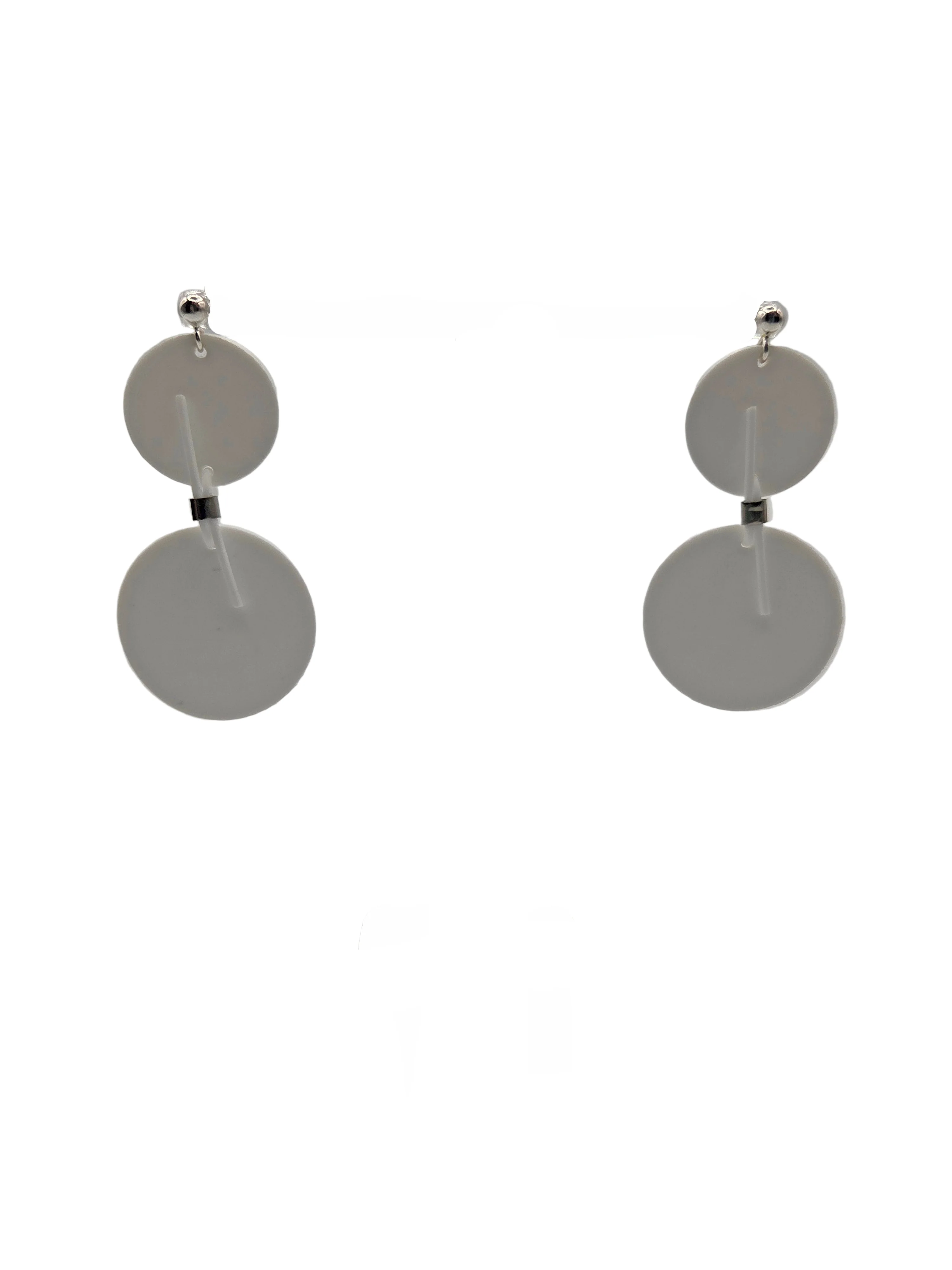 IN 2 EA White Rubber Earrings