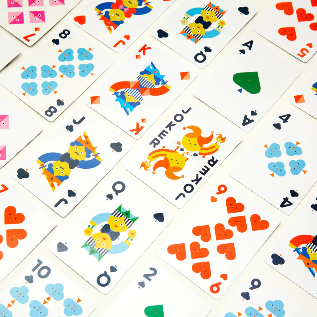 Kids playing cards - Image 2