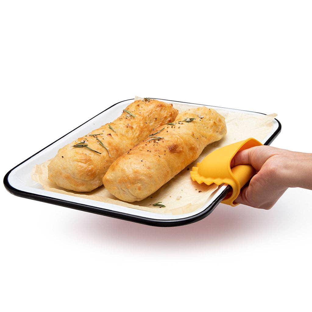 Pasta Shaped Oven Mitt | Mezzelune - Image 2