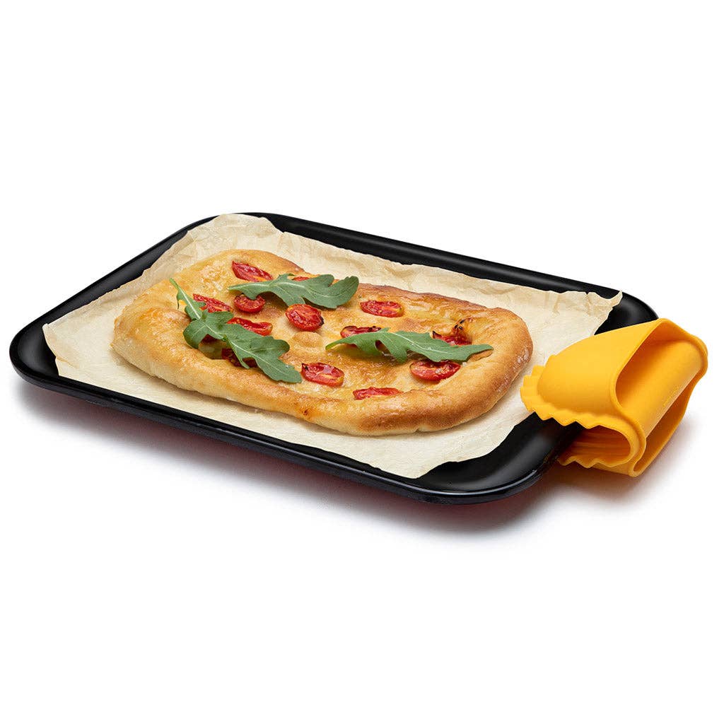 Pasta Shaped Oven Mitt | Mezzelune - Image 4